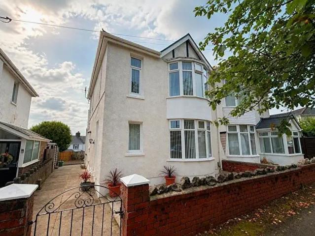 Apartment for rent in Dyffryn Clydach, Neath Abbey