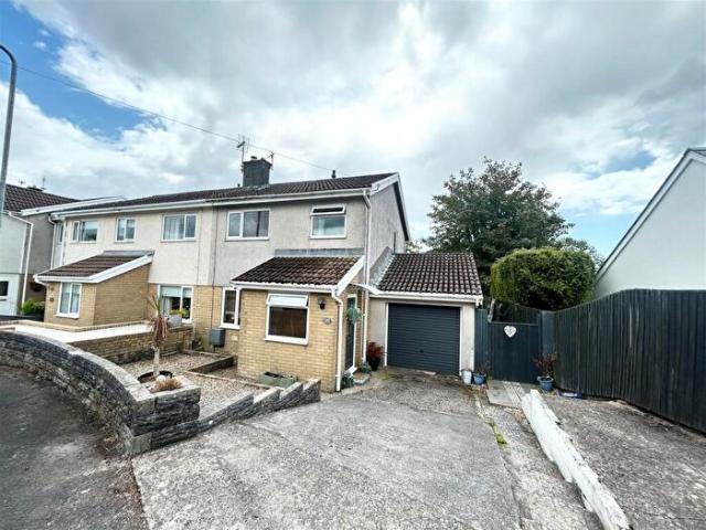 Apartment for rent in Cefn Cribwr, Wales