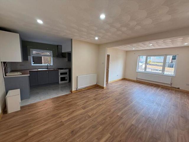 Apartment for rent in Penllergaer, Wales