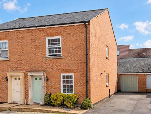 Apartment for rent in Priors Hall Park, Weldon