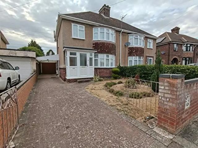 Apartment for rent in Queens Park, Bedford