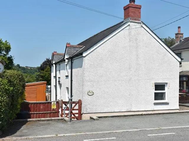 Apartment for rent in Penrhiw-llan, Wales