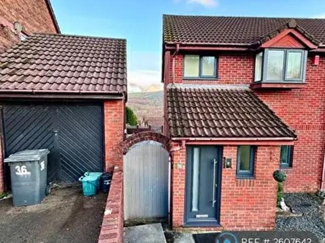 Apartment for rent in Glyncoch, Coed-y-cwm