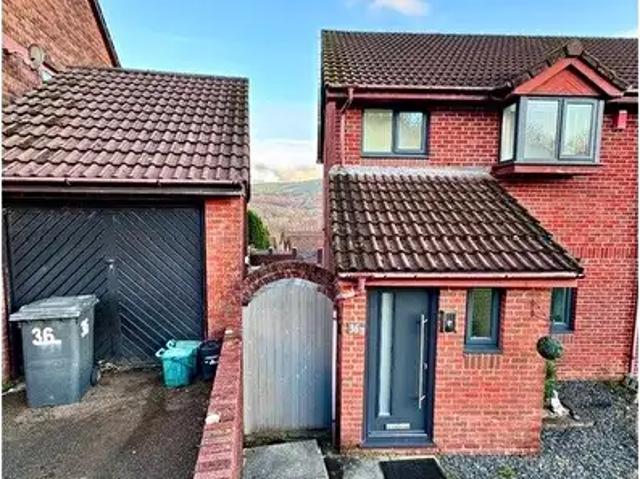 Apartment for rent in Glyncoch, Coed-y-cwm