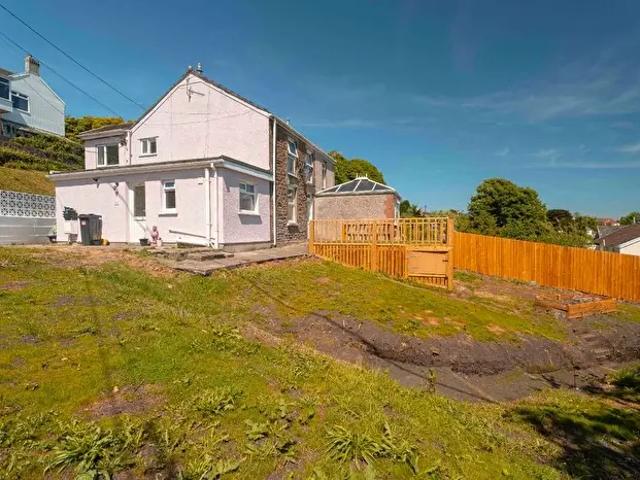 Apartment for rent in Dyffryn Clydach, Neath Abbey