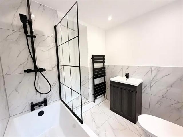 Apartment for rent in Llwyn-y-pia, Ystrad