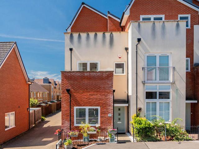 Apartment for rent in Oxley Park, Shenley Church End
