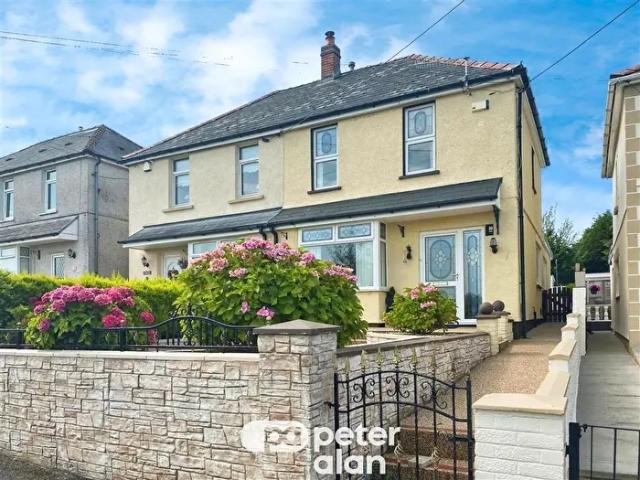 Apartment for rent in Cefn Rhigos, Rhigos