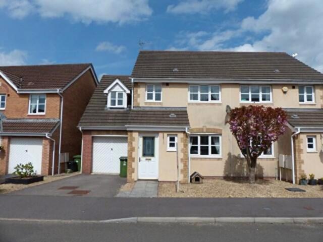 Apartment for rent in Bryncae, Wales