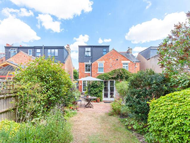 Apartment for rent in Highfield, The Slade
