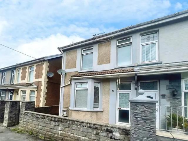 Apartment for rent in Tonyrefail, Coedely