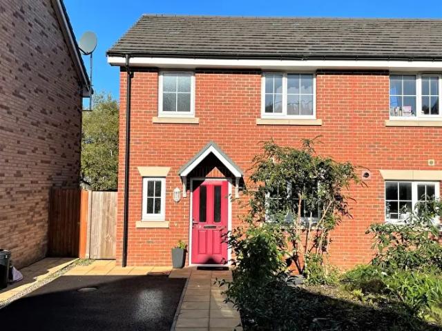 Apartment for rent in Pentre-chwyth, Swansea