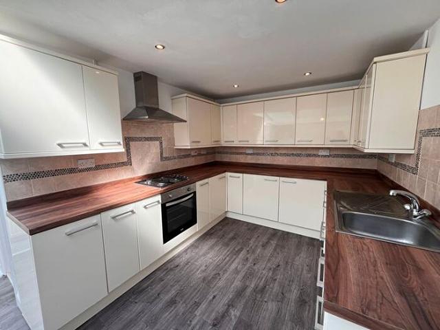 Apartment for rent in Cwmbwrla, Nangreaves