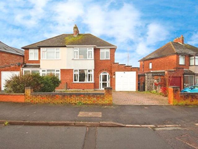 Apartment for rent in Whitnash, Green Close