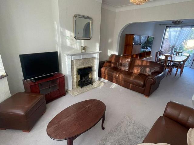 House for rent in Chingford Mount, Highams Park