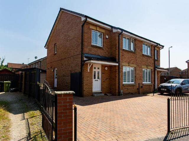 House for sale in Crookston, Scotland