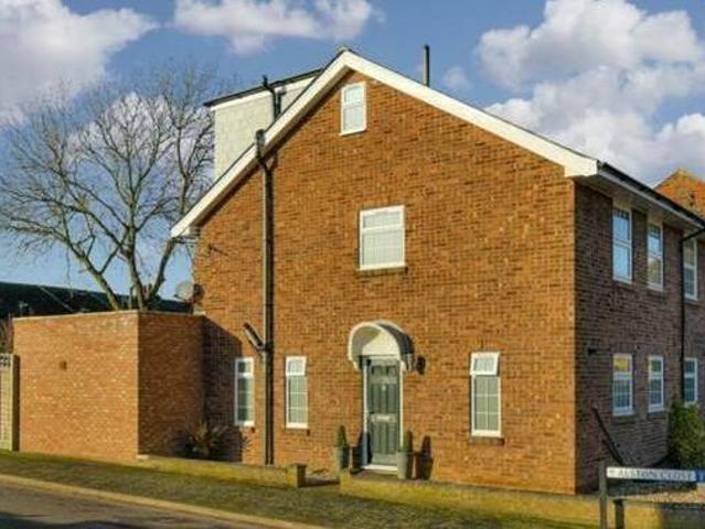 House for rent in Surrey