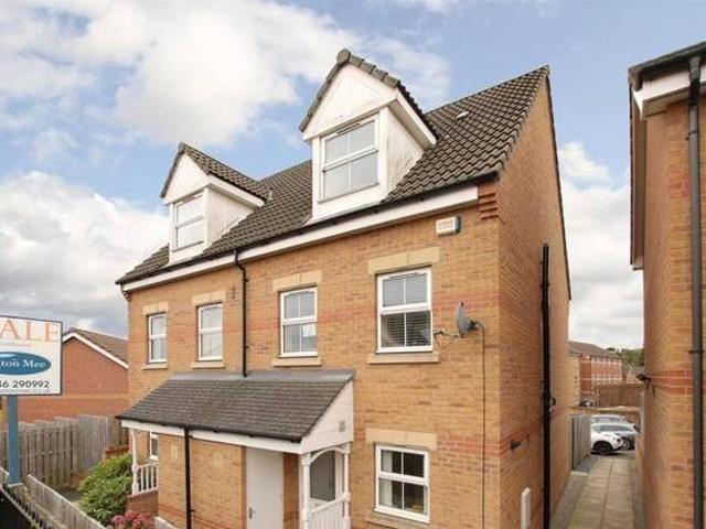 House for sale in Froggatt, East Midlands