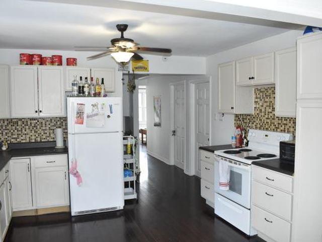 Room for rent in Kingston, Ontario