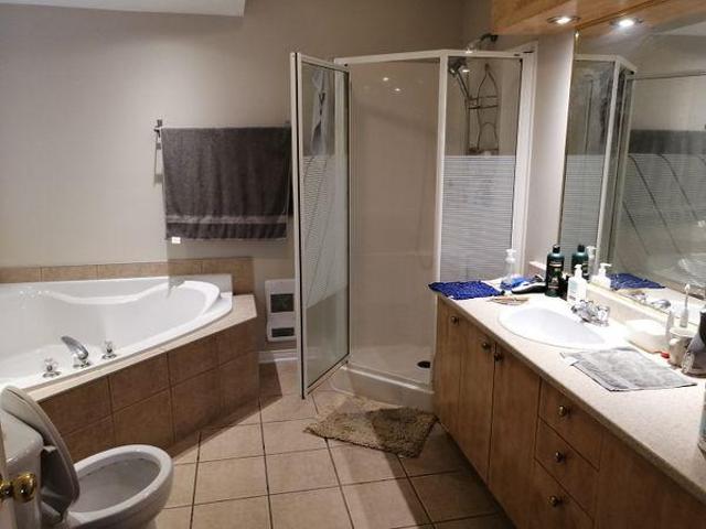 Room for rent in Sainte-dorothee, Quebec