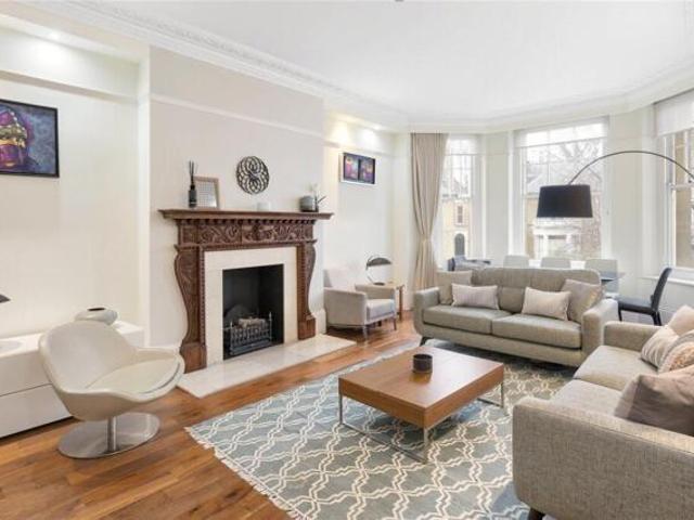 Room for sale in Kensington, Greater London