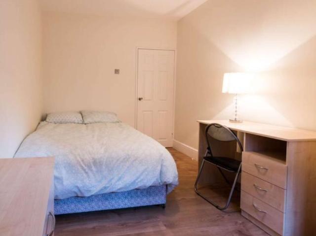 Room for rent in Lyons, Greater London