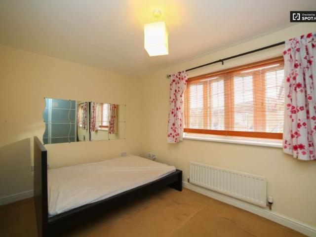 Room for rent in Lyons, Greater London