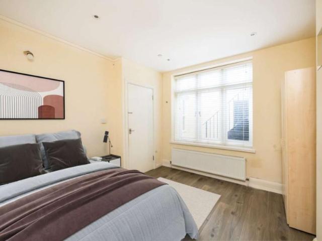 Room for rent in Lyons, Greater London