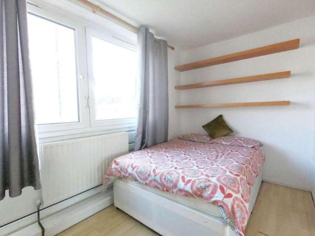 Room for rent in Lyons, Greater London