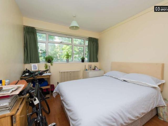 Room for rent in Lyons, Greater London