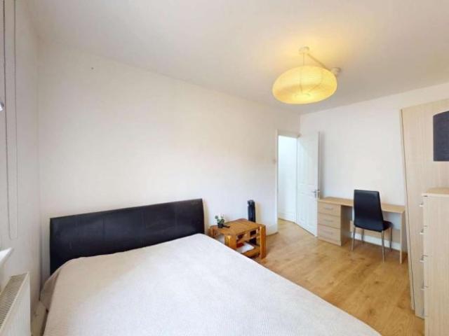 Room for rent in Lyons, Greater London