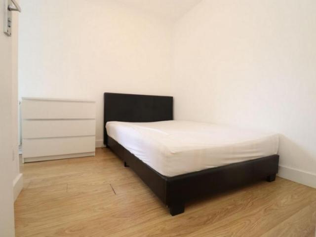 Room for rent in Kilburn, Greater London
