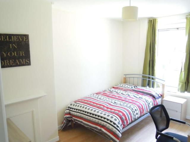 Room for rent in Lyons, Greater London