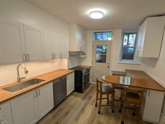 Room for rent in St. Leonard's, Quebec