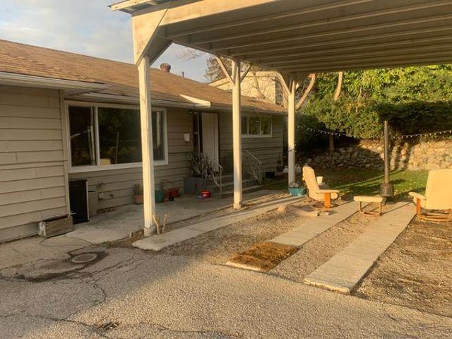 Room for rent in Penticton, British Columbia