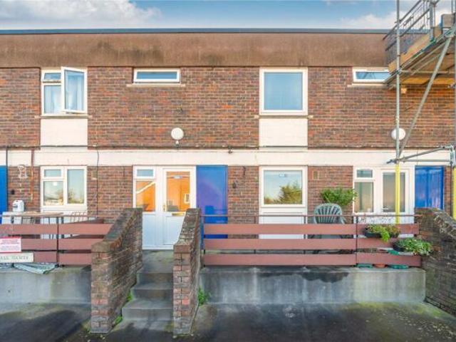 Room for sale in Lower Halliford, Surrey