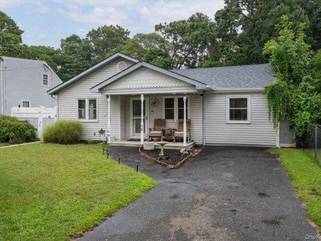 House for sale in Centereach, New York