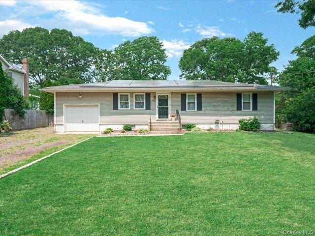 House for sale in Centereach, New York