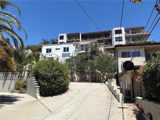 House for sale in Signal Hill, California