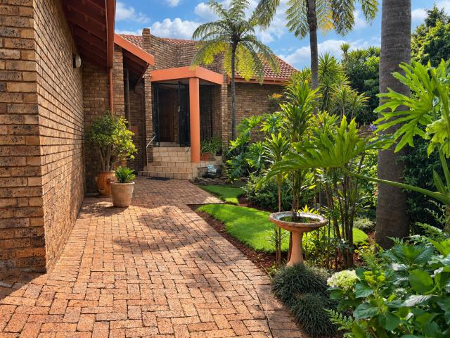 House for sale in Roodepoort, City of Johannesburg Metropolitan Municipality