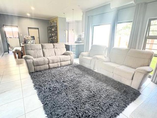 Townhouse for sale in Vosloorus, Gauteng