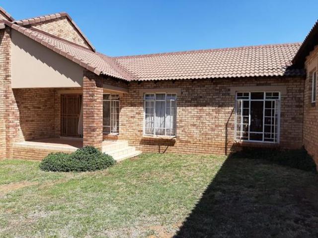 House for rent in Waterkloof, Gauteng