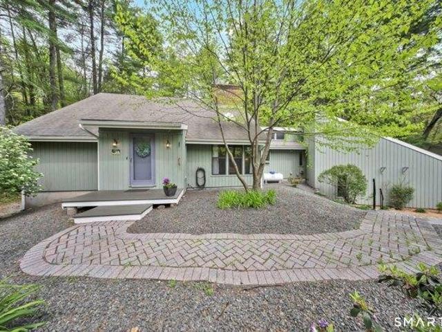 House for sale in Simsbury, Connecticut