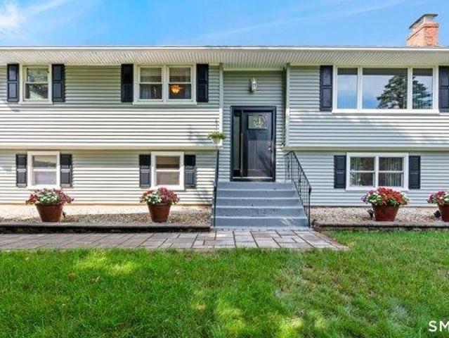 House for sale in Simsbury, Connecticut