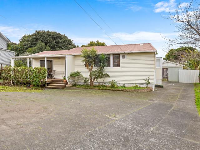 House for rent in Point England, Oroua County