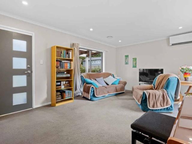 House for rent in Point England, Oroua County