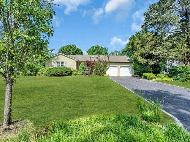 House for sale in Smithtown, New York