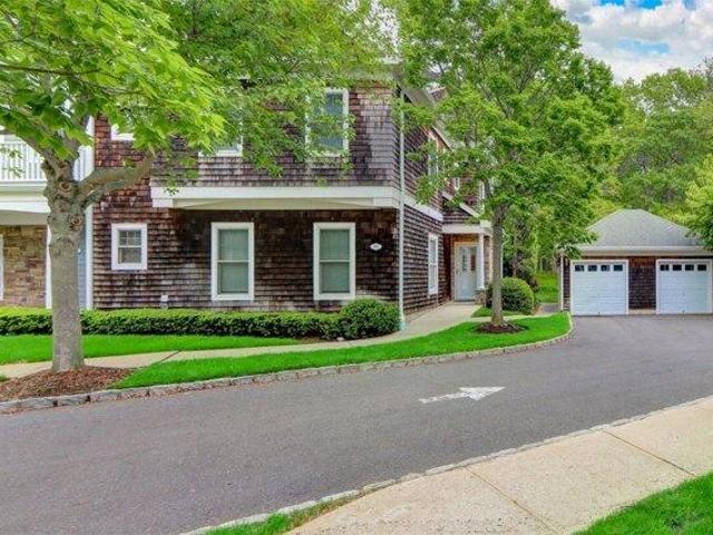 Condo for sale in Southampton
