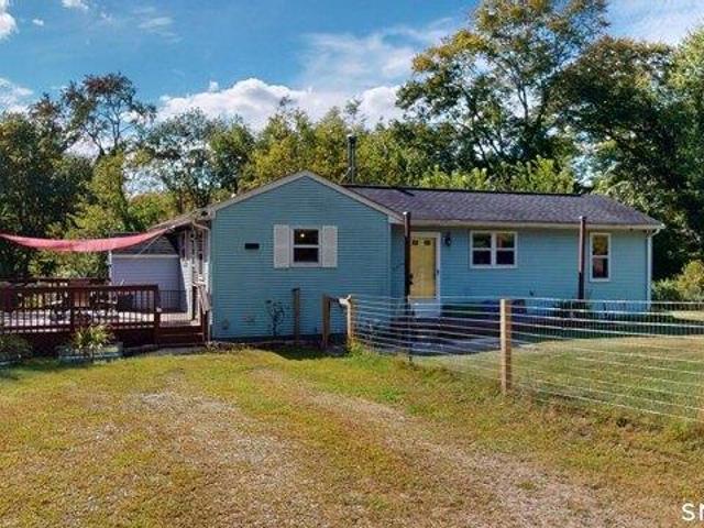 House for sale in Oneco, Sterling