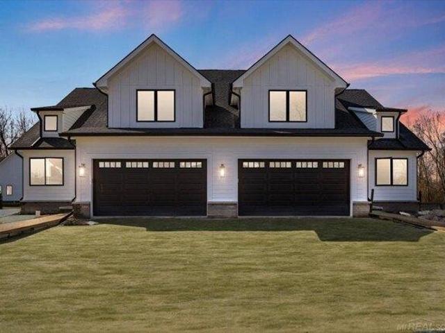 Condo for sale in Sterling Heights